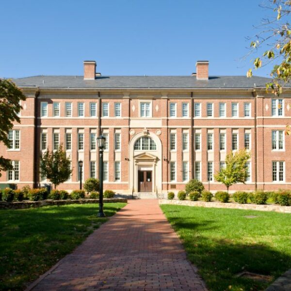 10 Best Colleges That Are Easy To Get Into But Good